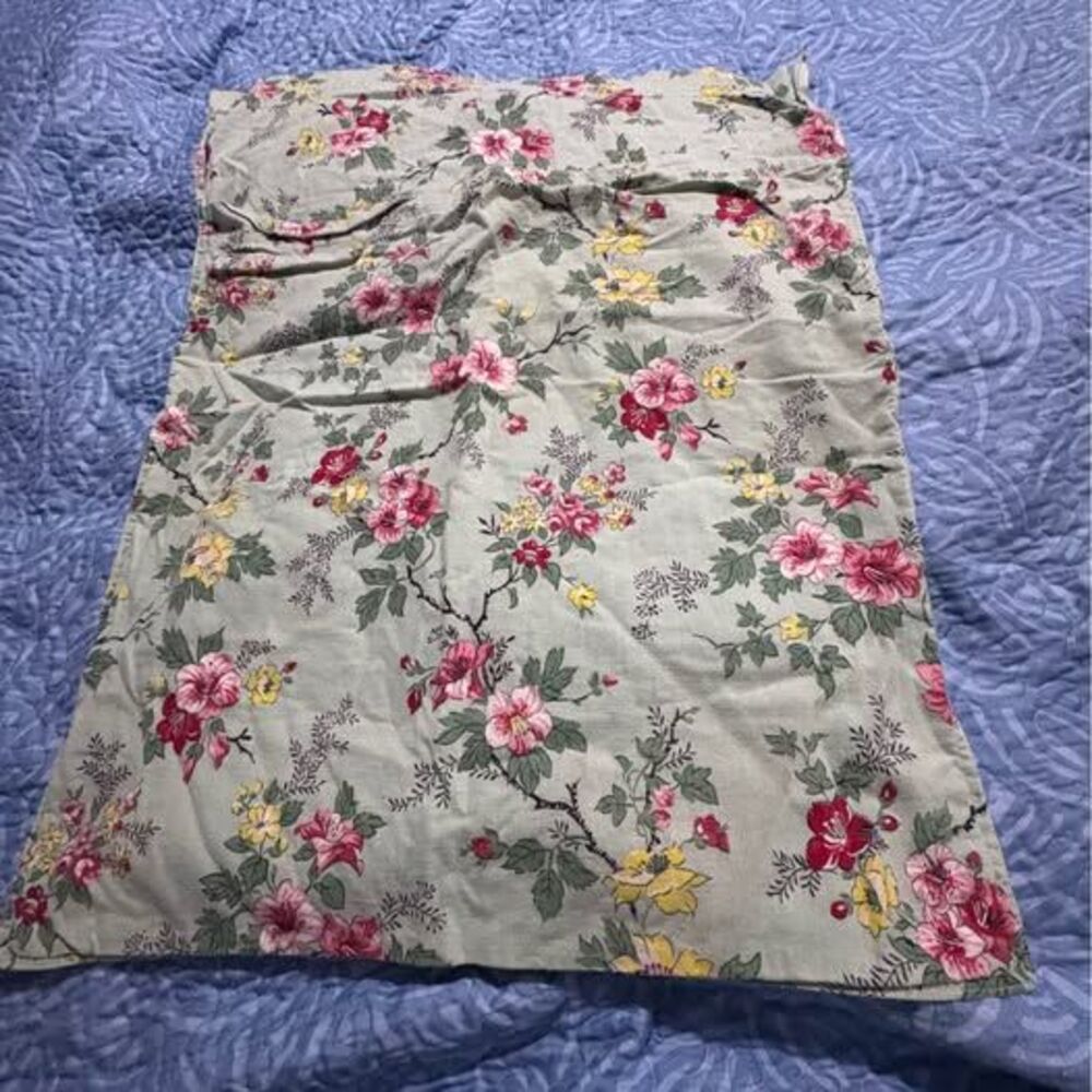 Green floral laundry bag